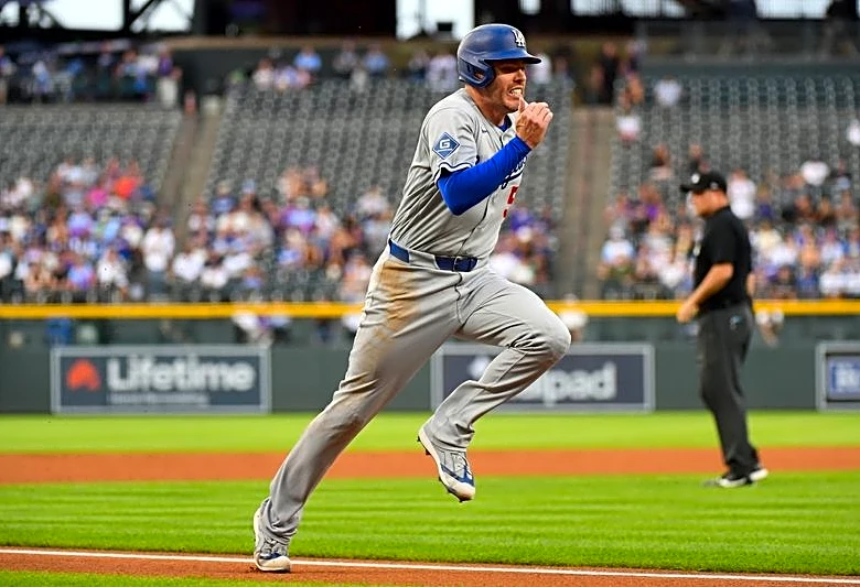 Freddie Freeman, Mookie Betts help Dodgers outlast Rockies in 10