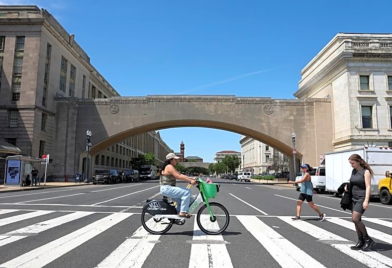 Exclusive-Senate Democrats question USDA about data errors, staff losses