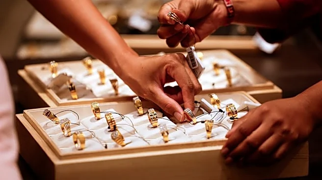 Gold steadies, heads for third straight weekly gain