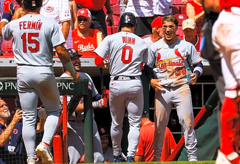 MLB roundup: Ninth-inning error helps Cardinals rally past Reds
