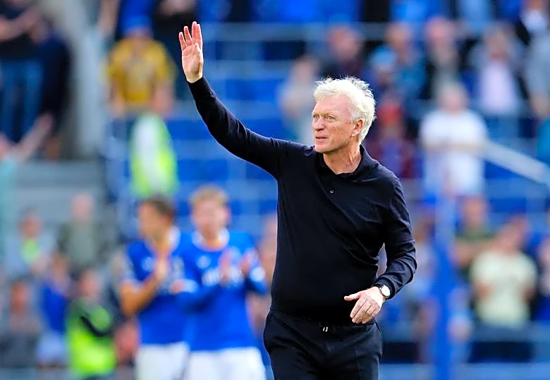 Soccer-Everton’s strong start brings relief for manager Moyes in key season