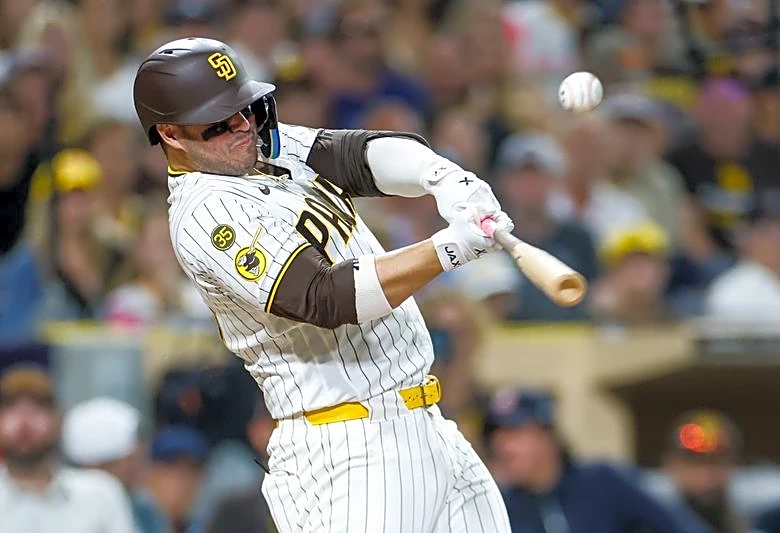 Padres dig out of early hole, surge past Twins