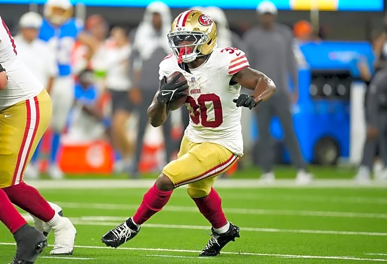 Report: 49ers trade RB Zamir White to Saints for LB Deion Jones