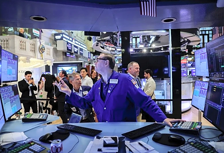 S&P, Nasdaq futures slip as markets await Iran sanctions, Nvidia results