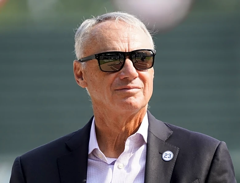 Commish: 'We're planning on playing baseball next year'