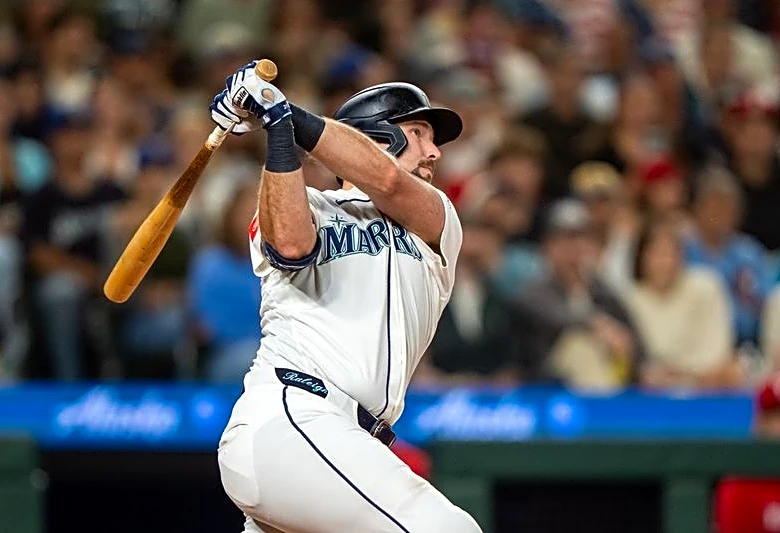 MLB roundup: Cal Raleigh's 3 HRs help M's end Phils' 9-game win streak