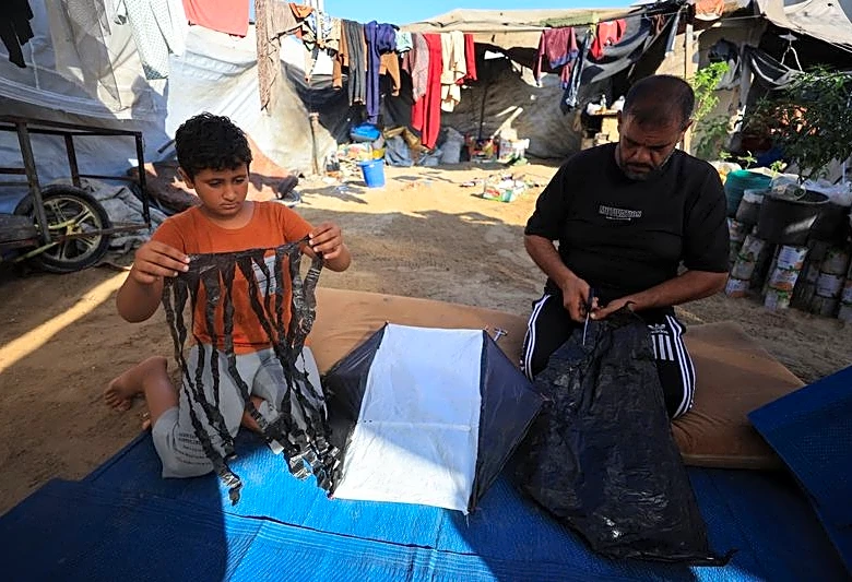 Gaza parents urged to stop kids flying kites after Israel warning to Hamas