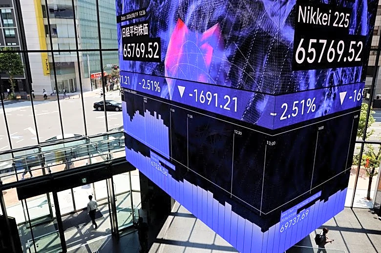 Investors shrug off US sanctions plan for Iran, bitcoin powers on