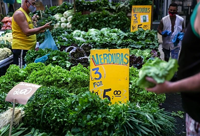 Brazil's inflation cools as prices post first monthly decline in a year