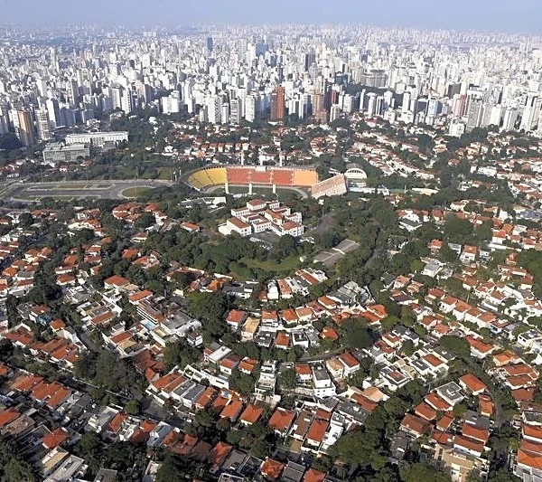 Brazil lifts forecast for share of interest-rate-linked debt to record high this year