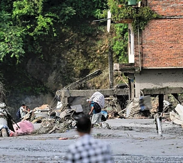 Factbox-List of nationalities of missing tourists in Nepal flood