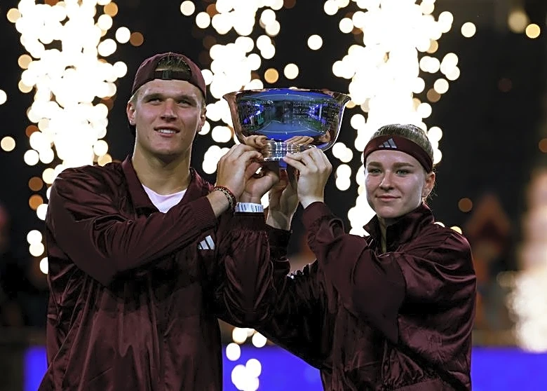 Tennis-Muchova and Mensik win US Open mixed doubles title