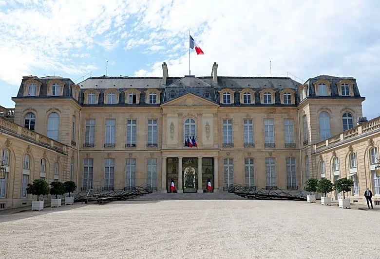 Explainer-How France's 2027 budget battle could play out