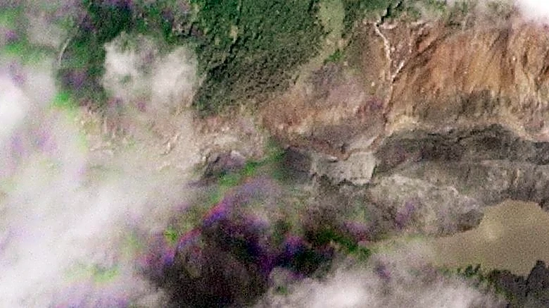 Lake overflows on Nepal-China border, sparking panic and halting rescue