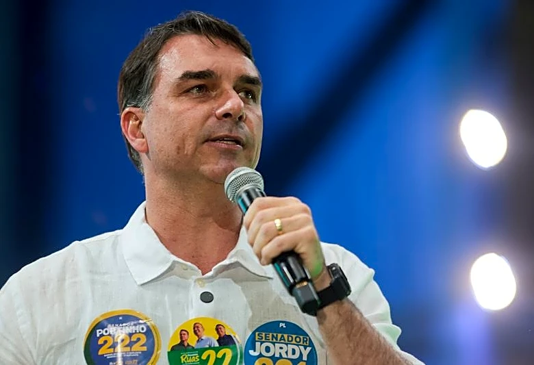 Senator Flavio Bolsonaro vows to respect Brazil election outcome