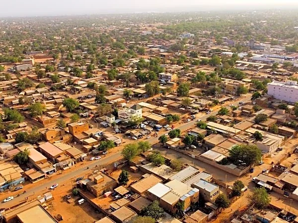 Mutinous soldiers attack airport, presidency in Niger capital, sources say