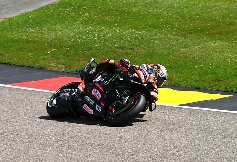 Motorcycling-Bezzecchi shatters lap record to beat Marquez brothers to Aragon GP pole