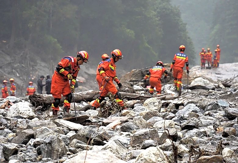 Nepal-Tibet death toll 750 from Himalayan flood, 3,000 missing