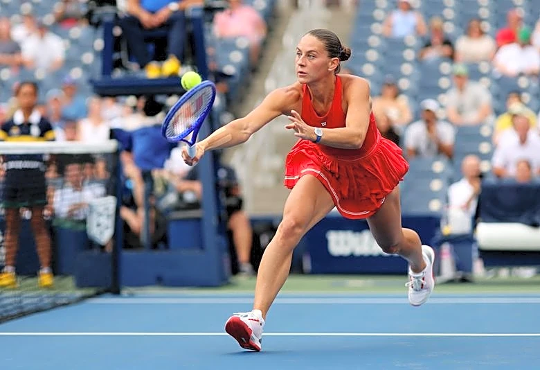 Tennis-Ukrainians Kostyuk and Svitolina make strong starts at US Open