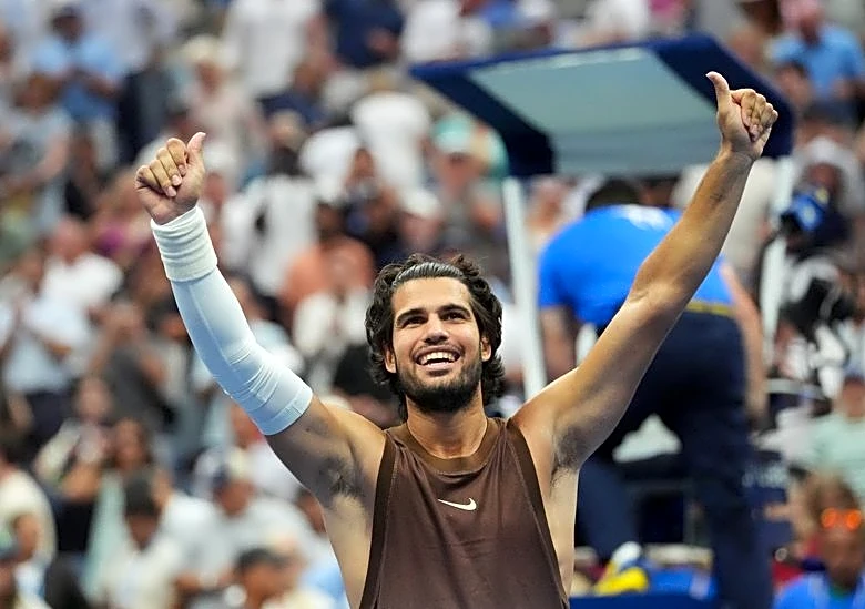 Tennis-Alcaraz makes confident return with US Open first round win