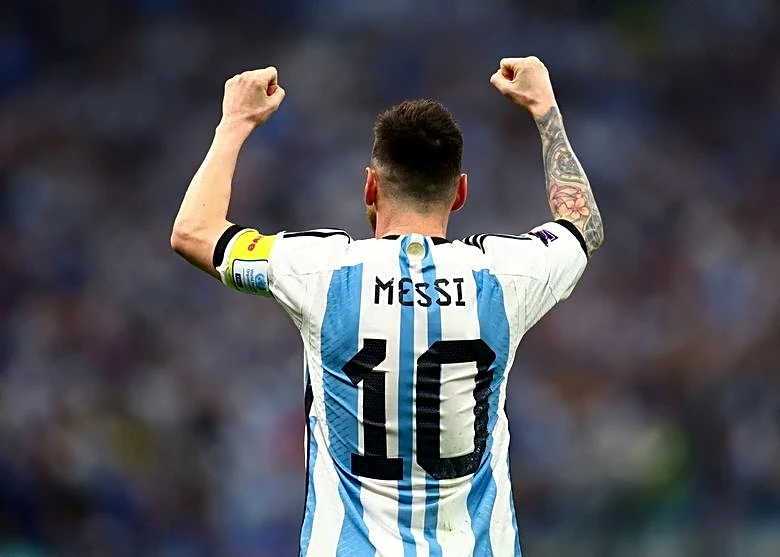 Soccer-Reactions to Argentina's Messi ending international career