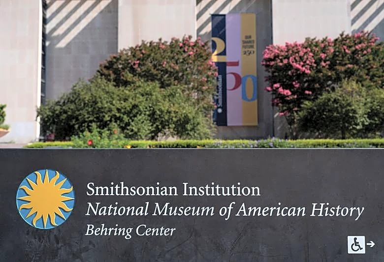 Smithsonian to put Latino museum in existing building, bypassing Congress approval