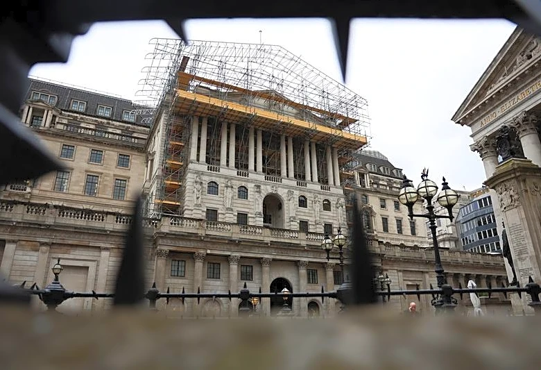 Exclusive-Banks rush to swap higher-risk credit assets for BoE cash