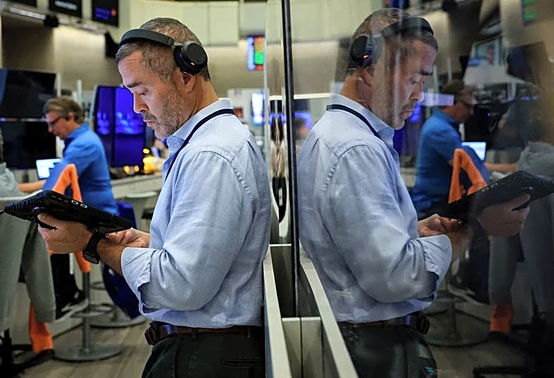 S&P 500, Dow on course for slim gains at open as Iran tensions clash with AI optimism