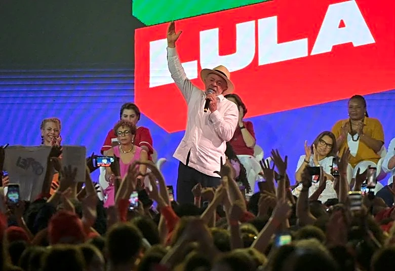 Lula's lead over Flavio Bolsonaro narrows ahead of Brazil election, Quaest poll shows
