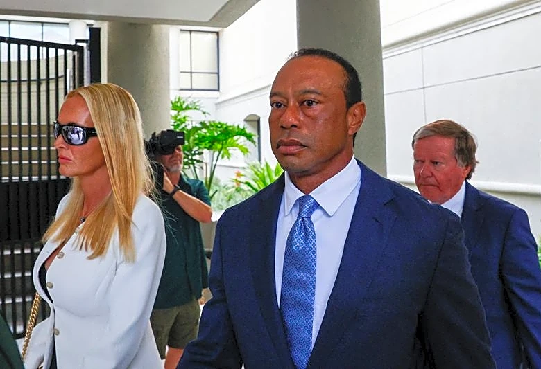 Golf-Woods loses driver's license for five years in plea deal, avoids jail time
