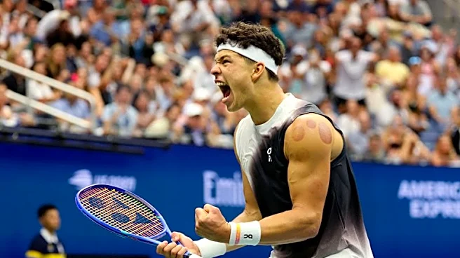 Tennis-Home crowd powers Shelton past Hurkacz in US Open second round