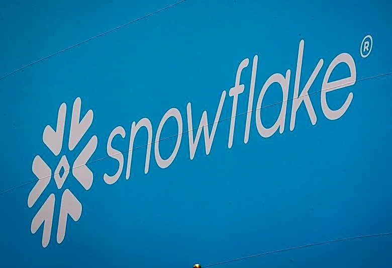 Snowflake lifts annual revenue forecast on cloud and AI demand, shares soar