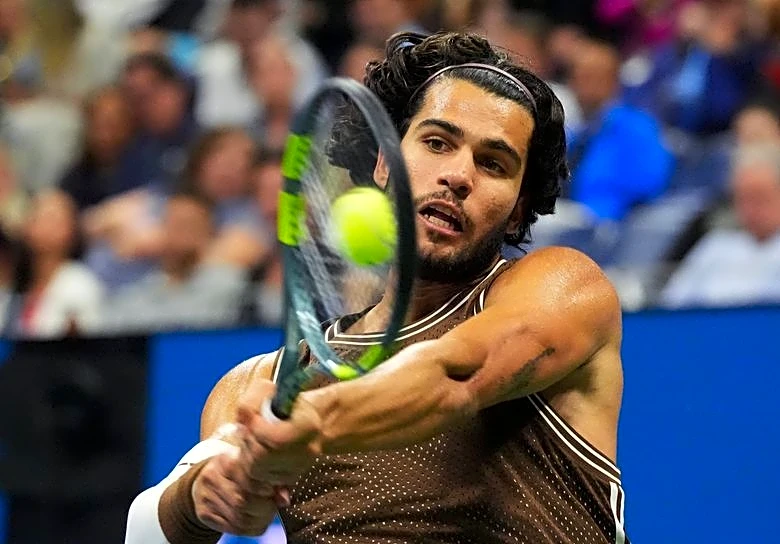 Tennis-Slow start, strong finish as Alcaraz makes US Open third round