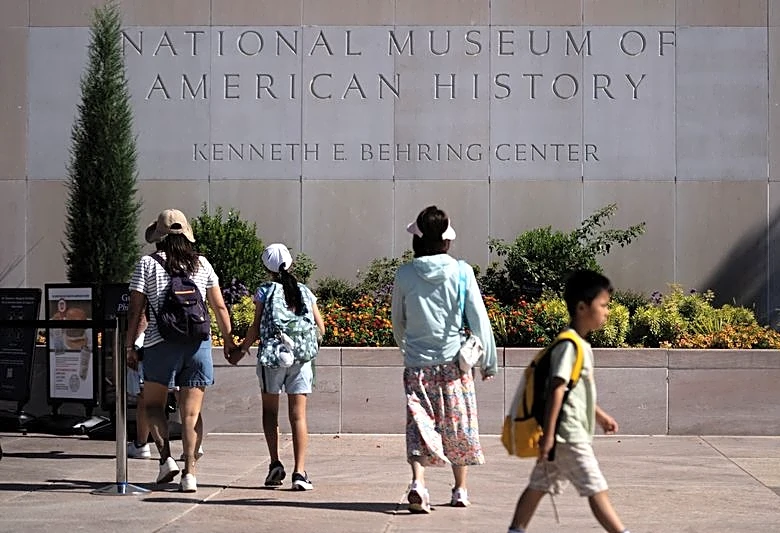 Trump administration threatens to cut federal agencies' support for Smithsonian
