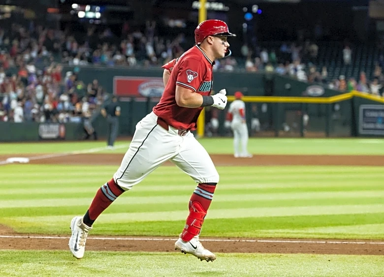 MLB roundup: D-backs edge Phillies 1-0, climb back into playoff spot