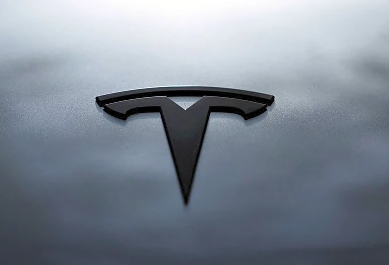 France starts tests on Tesla's self-driving tech