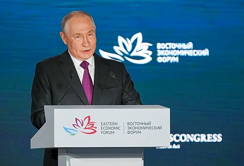 Putin cites chance of peace deal, Zelenskiy says US negotiators to visit both countries