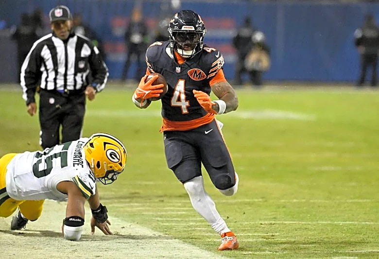 Reports: Bears RB D'Andre Swift, WR Rome Odunze injured at practice