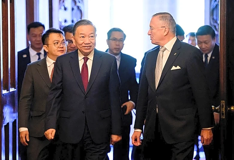 Vietnam's globetrotter leader to visit Russia, France, US this month, sources say