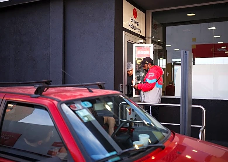More Argentines turn to apps for loans as debt stress hits record