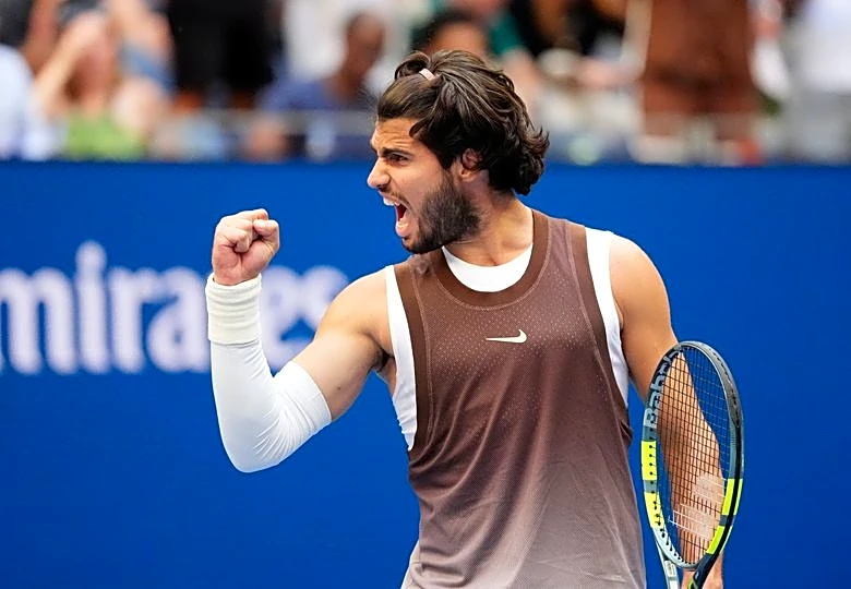 Tennis-Unstoppable Alcaraz dismantles Wu to reach US Open fourth round