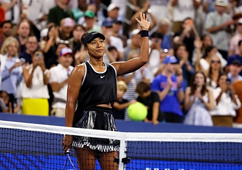 Tennis-From boardroom chic to battling win, Osaka reaches US Open last 16