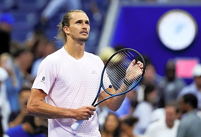 Tennis-Zverev eases into last 16, Gauff through but US Open turns sour for home hopes