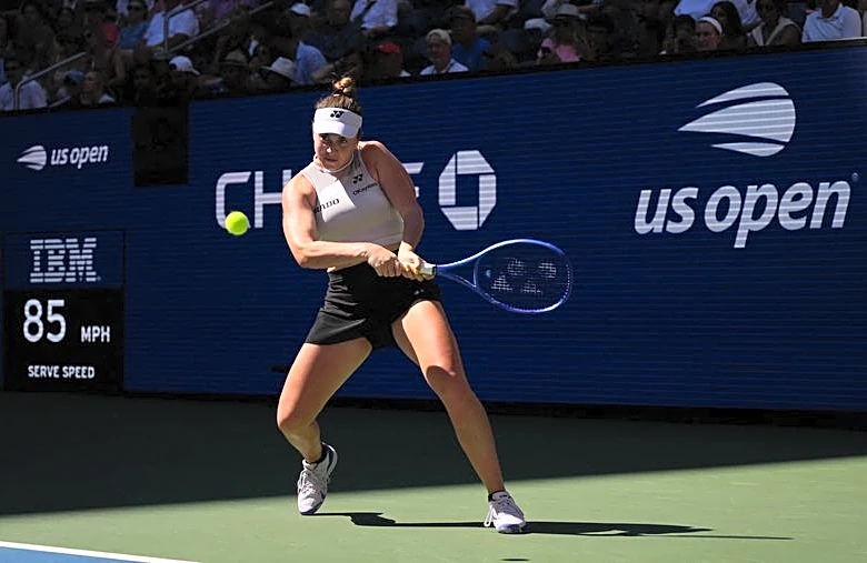 Tennis-Noskova battles past Kostyuk to reach US Open quarters