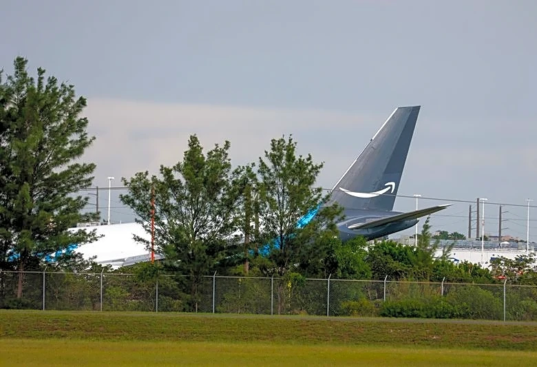 At least 5 killed in Amazon Prime Air cargo plane crash in Miami