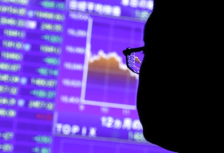 Asia tech shares rally, others hesitate as oil climbs