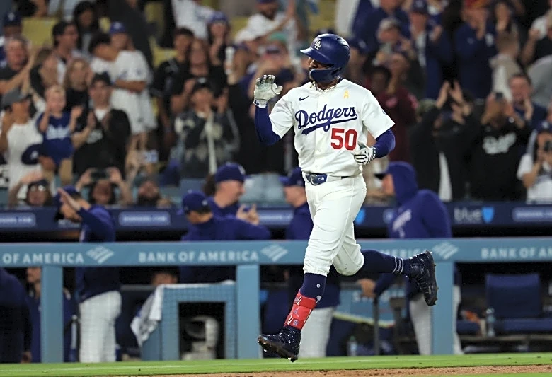 Mookie Betts' blast lifts Dodgers over Nationals