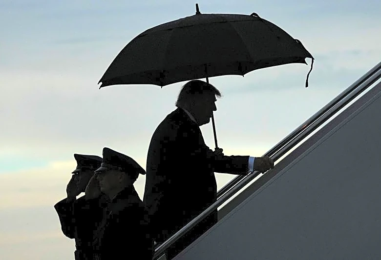 Warning signs abound for Trump's Republicans as midterm campaign begins final sprint