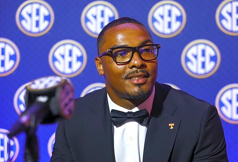 Vols LB Arion Carter turns suspension into fundraiser