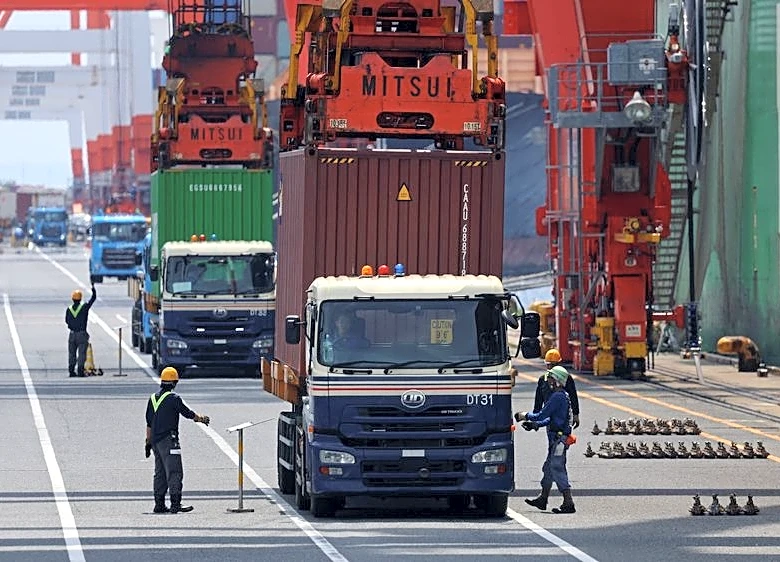 Japan July real wages rise 2.4%, biggest gain since 2021